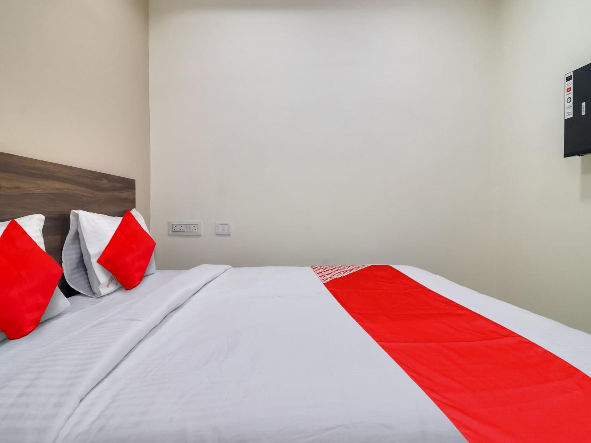 Hotel O Red Stone Hotels Haïdarabad Extérieur photo